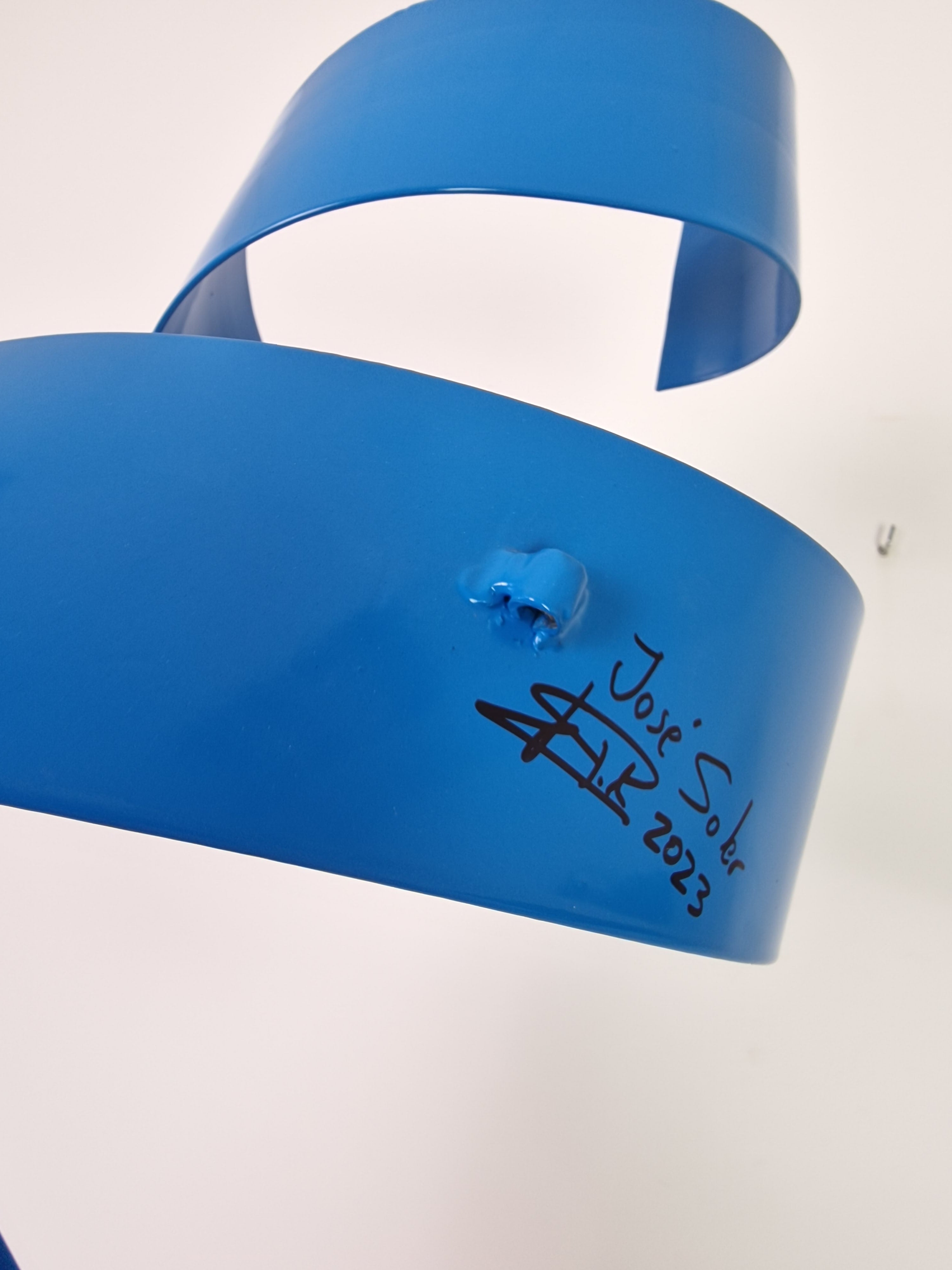 Cinta azul pared