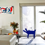 Escultura de metal azul con diseño animal contemporáneo, ideal para decoración de interiores modernos con carácter artístico. Obra exclusiva de José Soler