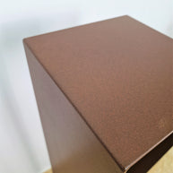 Pedestal sencillo para esculturas grandes o pequeñas.